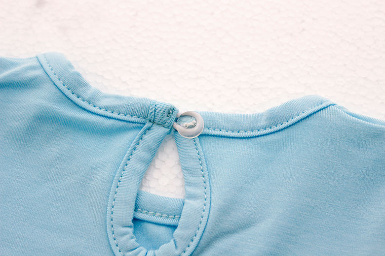 Robe 100% coton pour bébés filles, couleur personnalisée, beaux boutons, sans manches, à volants, barboteuse pour nouveau-né, meilleure vente
