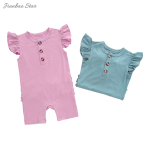 Offre spéciale Style d'été personnalisé 100% organique tricoté à volants sans manches boutons nouveau-né bébé fille robes bébé barboteuses