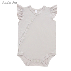 Offre spéciale de haute qualité 100% coton tricoté respirant à volants gros boutons sans manches nouveau-né unisexe bébé barboteuses