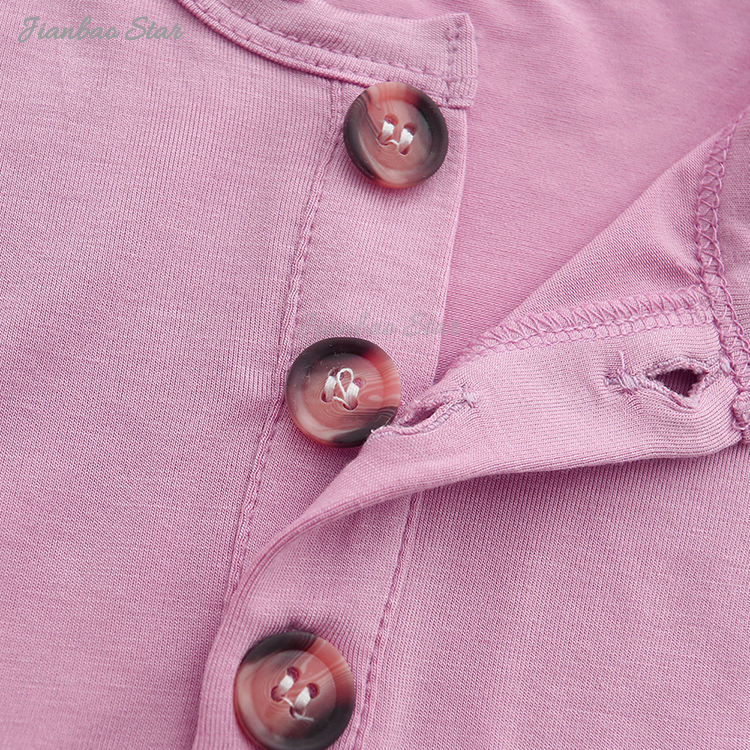 Offre spéciale Style d'été personnalisé 100% organique tricoté à volants sans manches boutons nouveau-né bébé fille robes bébé barboteuses